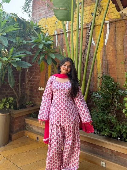 Gulabi Ada Farsi Set