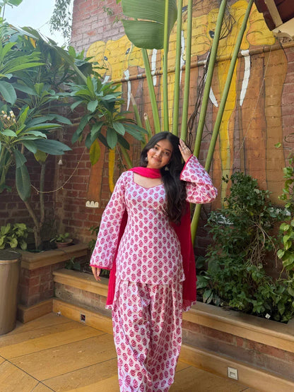 Gulabi Ada Farsi Set